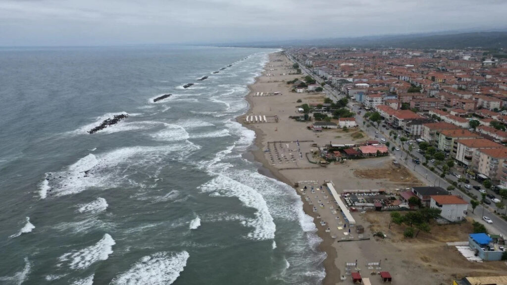 Karadeniz’de alarm: 3 ilçede denize girmek yasaklandı